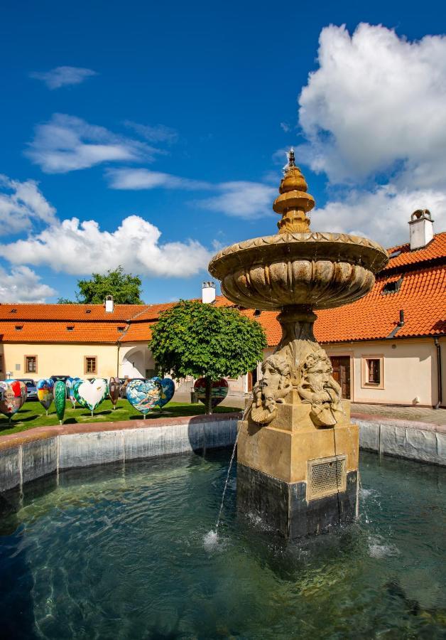 Castle Hotel & Wellness ปอดเยบราดิ ภายนอก รูปภาพ