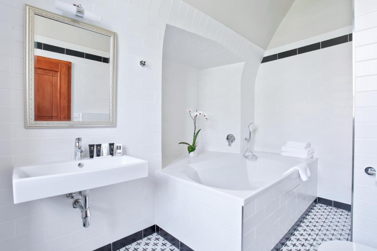 Castle Hotel & Wellness ปอดเยบราดิ ภายนอก รูปภาพ